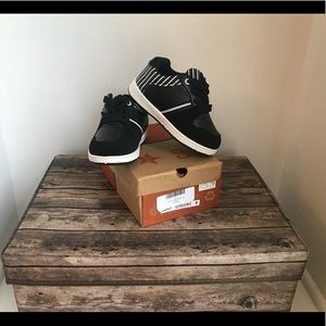 CJ boys/toddler black & white stripe sneakers